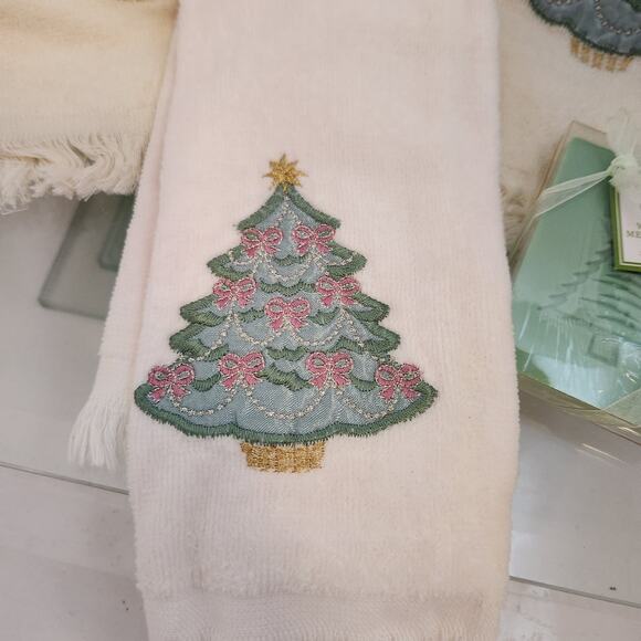 Vintage Embordered Tea towels with Holiday Soap - Picture 4 of 4